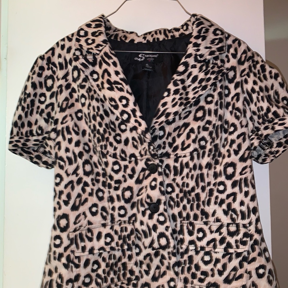 Short sleeve tailored dress jacket